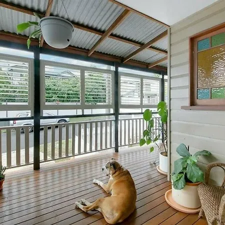 House Of Fairy Wren -Charming Queenslander Cottage Mins Drive To Brisbane Cbd And Gabba Stadium! Exterior photo