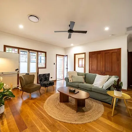 House Of Fairy Wren -Charming Queenslander Cottage Mins Drive To Brisbane Cbd And Gabba Stadium! Exterior photo